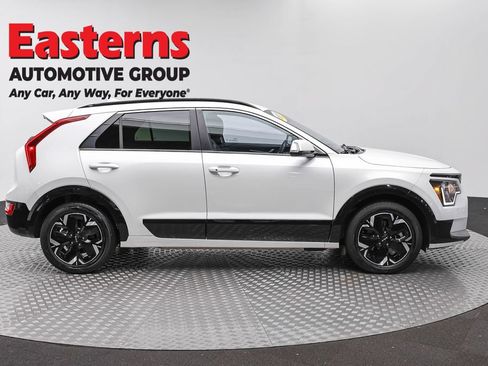 Used 2023 Kia Niro Wind w/ Wind Preserve Package FWD image 4