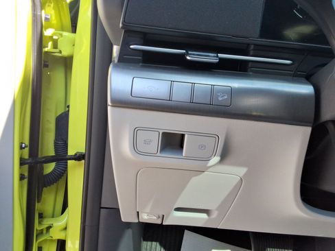 Used 2025 Hyundai Kona Limited image 22