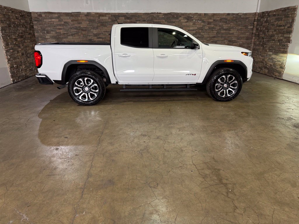 Used 2024 GMC Canyon AT4 w/ AT4 Premium Package AWD/4WD image 4