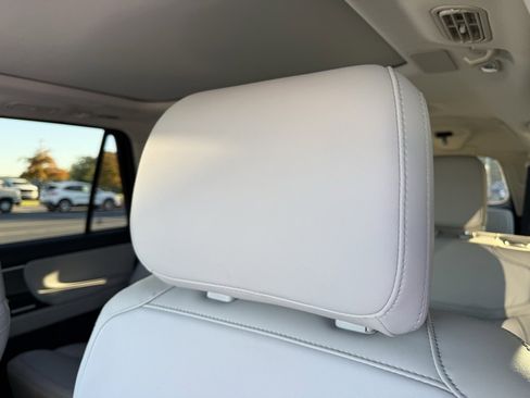 New 2025 Ford Expedition Max Platinum w/ Driver's Package image 10