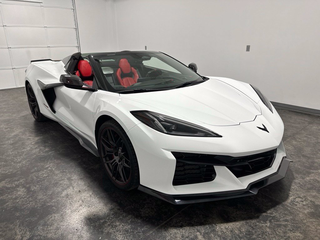 Used 2025 Chevrolet Corvette Z06 RWD image 4