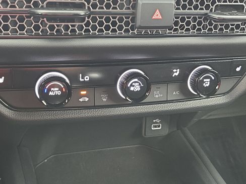 Certified 2025 Honda HR-V Sport image 23