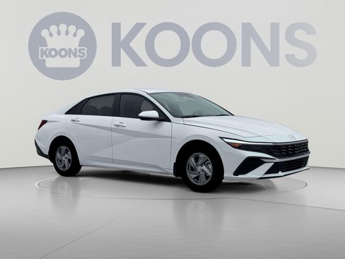 New 2026 Hyundai Elantra SE FWD image 22