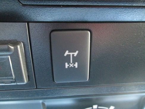 Used 2021 Toyota Tacoma TRD Off-Road image 17