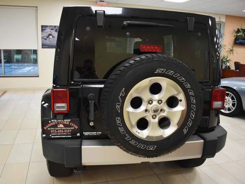 Used 2013 Jeep Wrangler Unlimited Sahara w/ Connectivity Group AWD/4WD image 5