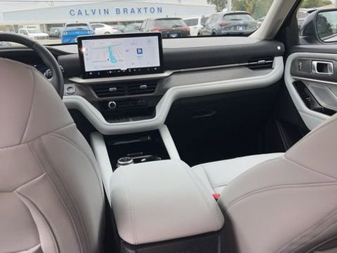 Used 2025 Ford Explorer Platinum w/ Ultimate Package image 29