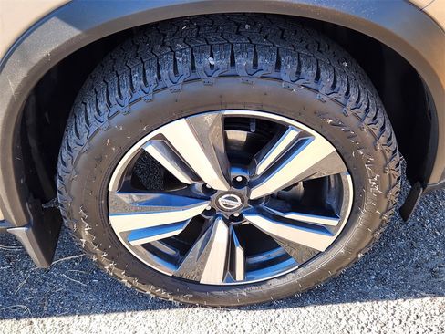 Used 2021 Nissan Rogue SL w/ Premium Package image 16