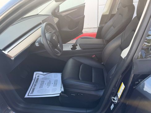 Used 2025 Tesla Model Y Long Range RWD image 11