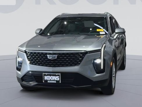 Used 2024 Cadillac XT4 Luxury w/ Cold Weather Package AWD/4WD image 7