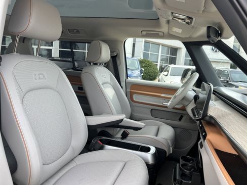 New 2025 Volkswagen ID. Buzz 1st Edition image 8