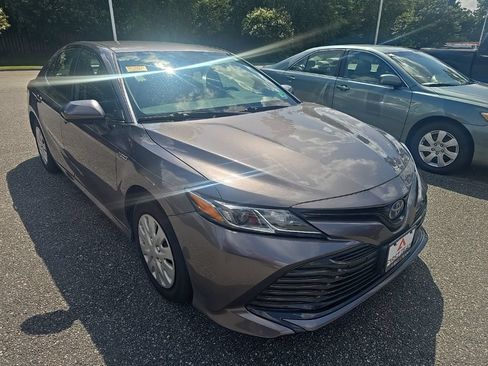 Used 2019 Toyota Camry LE FWD image 3