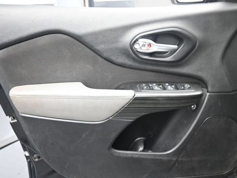 Used 2014 Jeep Cherokee Sport FWD image 19