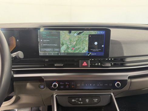 Used 2025 Kia Carnival FWD image 20