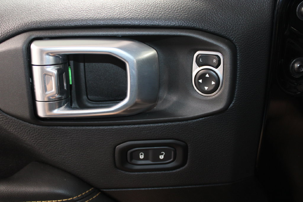 Used 2025 Jeep Wrangler Unlimited Sahara AWD/4WD image 39