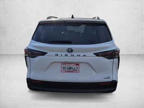 Certified 2023 Toyota Sienna LE image 6
