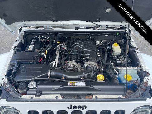 Used 2014 Jeep Wrangler Unlimited Sahara AWD/4WD image 9