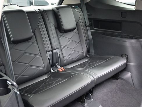 Used 2024 Volkswagen Atlas SE w/ Black Wheel Package image 30