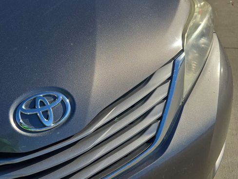 Used 2017 Toyota Sienna XLE image 11