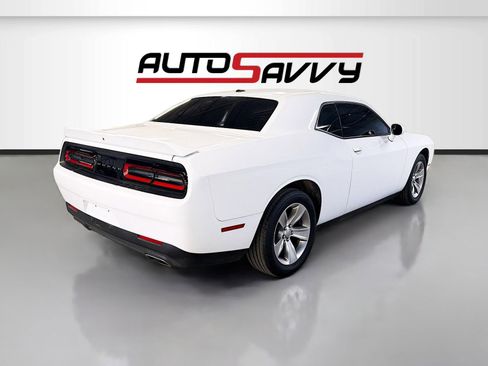 Used 2022 Dodge Challenger SXT RWD image 7