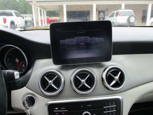 Used 2018 Mercedes-Benz GLA 250 image 13
