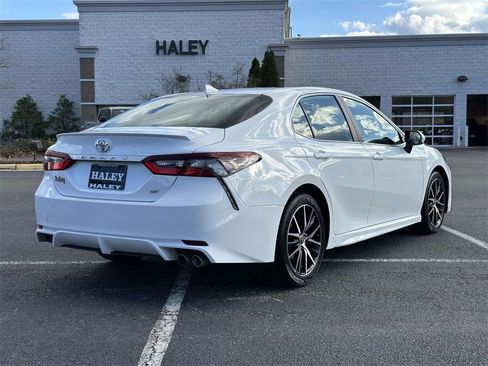 Used 2023 Toyota Camry SE image 19