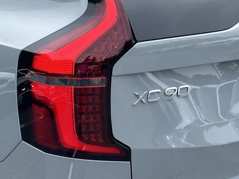 New 2026 Volvo XC90 T8 Plus w/ Protection Package Premier AWD/4WD image 10