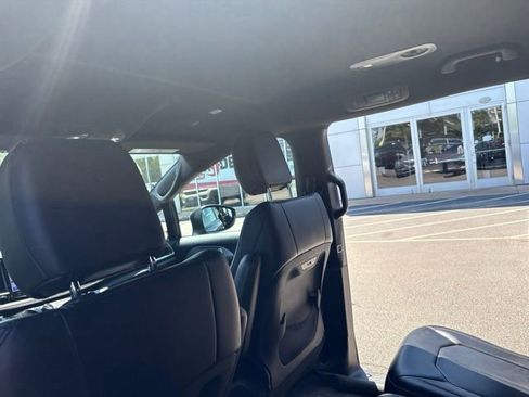 Used 2023 Chrysler Pacifica Touring-L w/ S Appearance Package AWD/4WD image 21