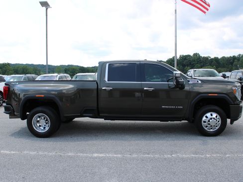 Used 2023 GMC Sierra 3500 SLT w/ SLT Convenience Package AWD/4WD image 5