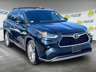 Used 2022 Toyota Highlander Platinum AWD/4WD video 1