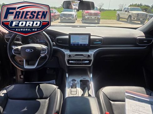 Used 2021 Ford Explorer XLT w/ Equipment Group 202A AWD/4WD image 18