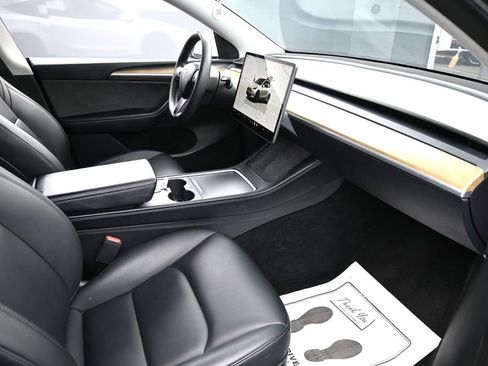 Used 2023 Tesla Model Y Long Range AWD/4WD image 29