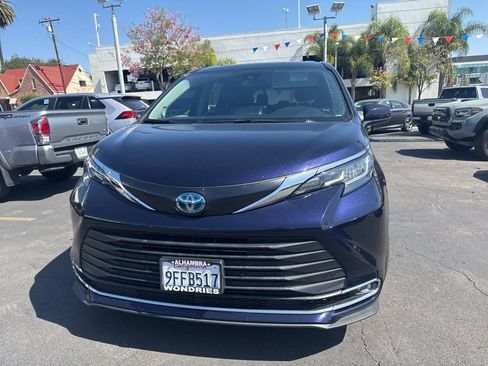 Used 2023 Toyota Sienna XLE w/ XLE Plus Package image 7