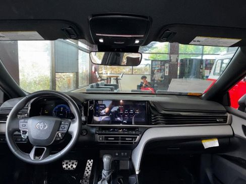 Used 2025 Toyota Camry SE w/ Multimedia Upgrade Package FWD image 22
