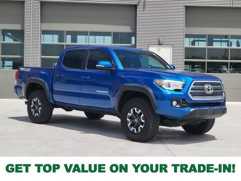 Used 2017 Toyota Tacoma TRD Off-Road AWD/4WD image 1