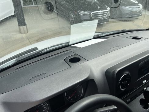 Used 2024 Mercedes-Benz Sprinter 2500 image 39