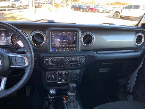 Used 2023 Jeep Gladiator Overland image 6