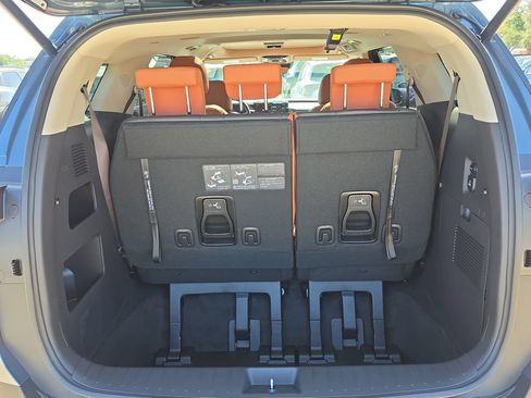 New 2027 Kia Carnival SX w/ Dark Edition Package FWD image 10