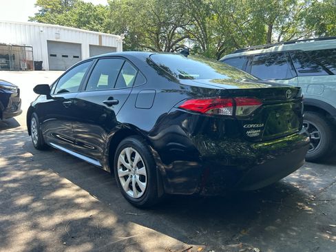 Used 2025 Toyota Corolla LE FWD image 2