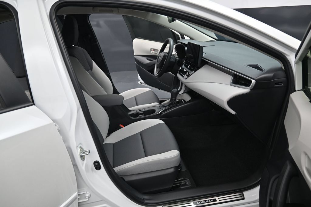 Used 2024 Toyota Corolla LE w/ LE Convenience Package FWD image 30