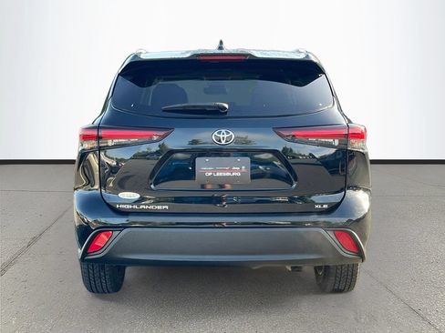 Used 2024 Toyota Highlander XLE FWD image 6