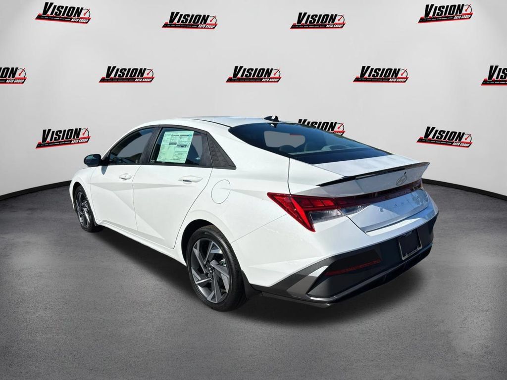 New 2025 Hyundai Elantra SEL FWD image 7