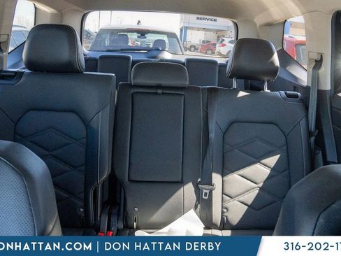 Used 2025 Volkswagen Atlas SE image 19