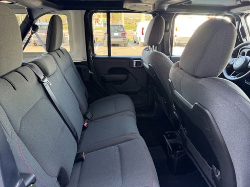 Used 2024 Jeep Wrangler Unlimited Rubicon image 22