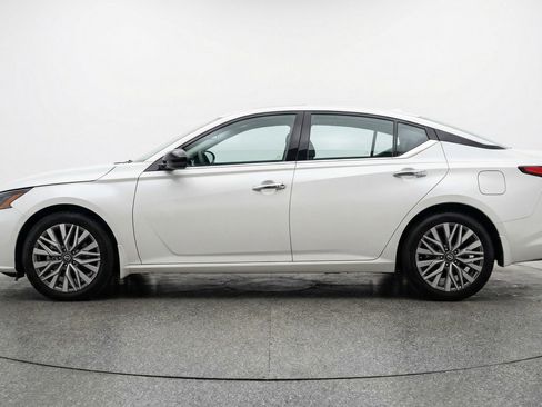 Used 2025 Nissan Altima 2.5 SV image 5