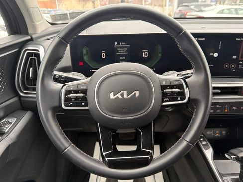 Certified 2024 Kia Sorento S w/ Panoramic Sunroof Package image 17