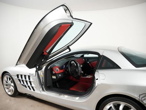 Used 2005 Mercedes-Benz SLR image 14