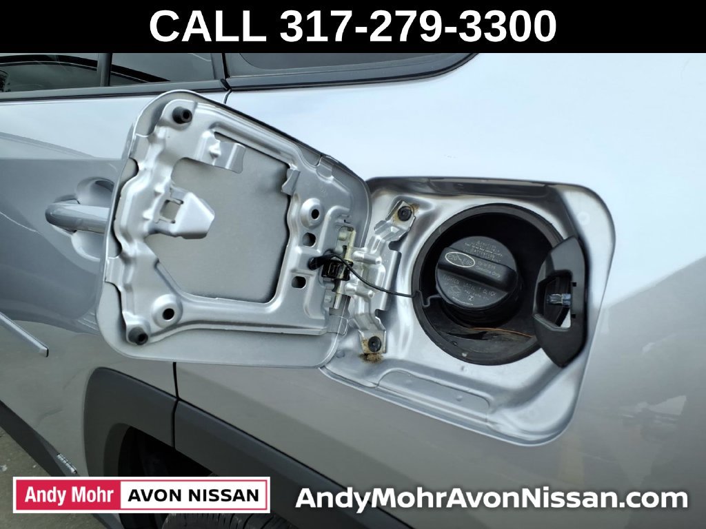 Used 2025 Toyota RAV4 LE AWD/4WD image 13