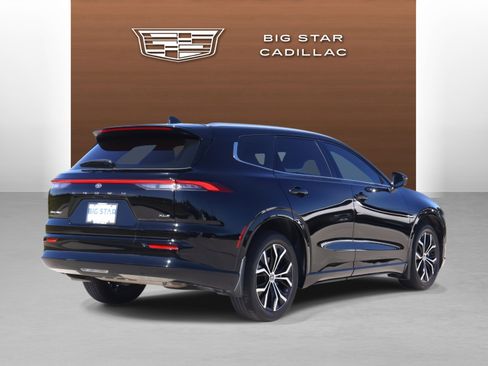 Used 2025 Toyota Crown Signia XLE image 5