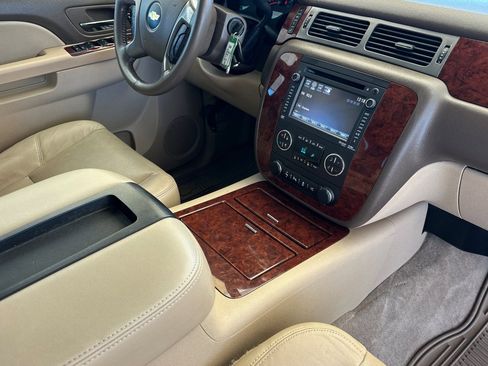 Used 2013 Chevrolet Tahoe LTZ image 18