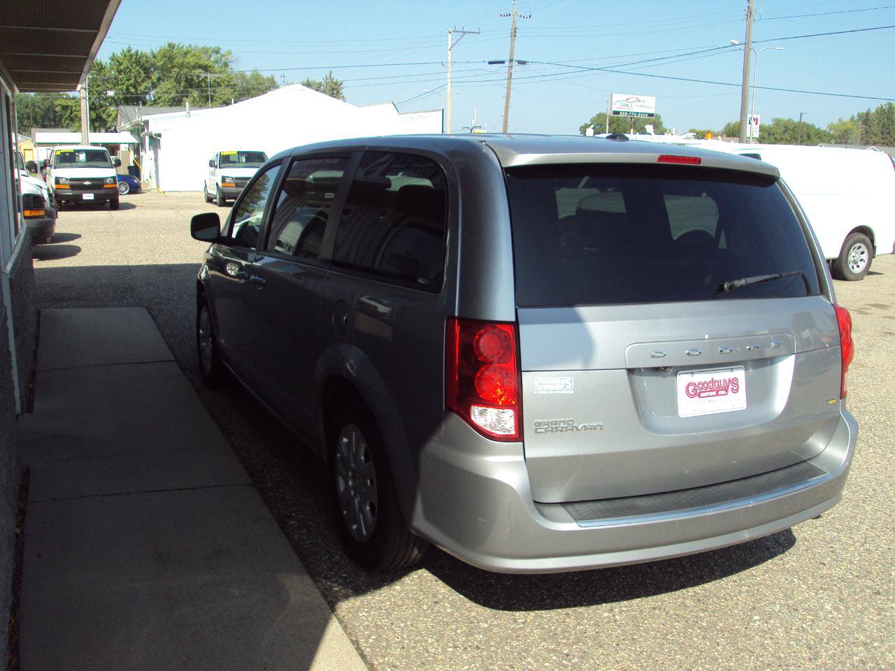 Used 2018 Dodge Grand Caravan SE w/ UConnect Hands-Free Group FWD image 5